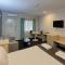 Charles Rasp Motor Inn & Cottages
