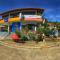 White Summerville Tourist Inn