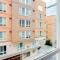 Bellevue 1BR w Gym Roof Lounge easy commute SEA-300