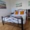 Studio Apartment, Private Parking, Walk To Centre, Uni and Hospital, Long Stay Prices
