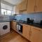 Studio Apartment, Private Parking, Walk To Centre, Uni and Hospital, Long Stay Prices