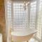 Charming School House with Large Pool - Гурон