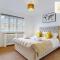 Central Canterbury 2-Bed Apartment Spacious & Business Friendly by Mesh Accommodation