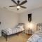 Heated Pool, 2 Mi to Dtwn Central Peoria Home! - Пеория