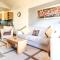 Exceptional 3 bed Penthouse with fireplace and stunning views - 福勒恩
