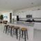Modern Oasis! 3BR Townhouse in a Lagoon Community - ويسلي شابل Modern Oasis! 3BR Townhouse in a Lagoon Community - ويسلي شابل
