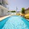 R&V Combate Beach House 1 with Pool