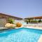 R&V Combate Beach House 1 with Pool