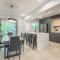 FREE PARKING PRIME LOCATION NEW MODERN CONDO