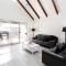 Salt & Pepper; Beautiful Town House in Margs!