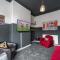 3 bedroom Shalom Sleeps 5 - Ideally Located in Hull- 2 Mins walk to Vibrant Newland Ave