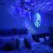 Experience Movie under the stars galaxy - Studio Suites - 15 mins to CIQ