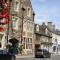 Cybils Retreat - Renovated 2 bedroom house with enclosed garden