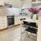 Riviera beach, seaside spacious apt. - أنافيسوس
