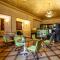 Shah Palace Luxury Museum Hotel