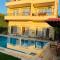Lovely Villa 5- bedroom with Overflow Pool with Nice Garden at Green Oasis Resort - Aleksandria