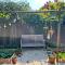 Cotswold studio with kitchen & patio