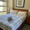1BD+Den condo, with free parking in Downtown!
