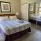 1BD+Den condo, with free parking in Downtown!