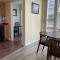 1BD+Den condo, with free parking in Downtown!