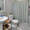 Modern Townhome Near Downtown walk to CWS!