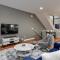 Modern Townhome Near Downtown walk to CWS!