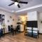 Chic & Cozy 2 bedroom - 1 bathroom - RATED BEST