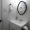 Chic & Cozy 2 bedroom - 1 bathroom - RATED BEST