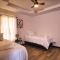 Chic & Cozy 2 bedroom - 1 bathroom - RATED BEST