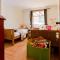 Camellia Cottage - Country Rustic Charm Close to Forest and Town