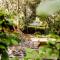 Camellia Cottage - Country Rustic Charm Close to Forest and Town