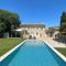Grand Mas Provençal rénové avec piscine-plage