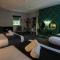 Hotel 105