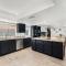 Spacious Glendale Home with Pool and Mountain Views! - غليندال