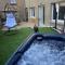 Beau Loft room proche mont saint Michel jaccuzi illimité en plein centre Avranches
