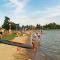 Großes, einzeln stehendes Ferienhaus "Undine", ruhige Lage, Terrasse, Parkplatz, Fahrradhäuschen abschließbar, Nähe zur Altstadt und 600 m zum Müritz - Strand
