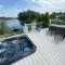 Lakeside Retreat 1 with hot tub, private fishing peg situated at Tattershall Lakes Country Park - 塔特舍尔