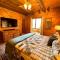 Runway Cabin Retreat With Private Hot Tub! - Duck Creek Village