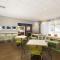 Spark By Hilton Mystic Groton - ميستيك