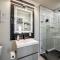 3BR HOME SLEEPS 8 DOWNTOWN Med CTR /pet/EV