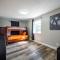 3BR HOME SLEEPS 8 DOWNTOWN Med CTR /pet/EV