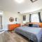 3BR HOME SLEEPS 8 DOWNTOWN Med CTR /pet/EV