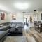 3BR HOME SLEEPS 8 DOWNTOWN Med CTR /pet/EV