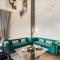 StayVistas The Barn House - Farm-View Villa with with bonfire, Indoor Pool & Bar