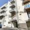 Spacious central 2BR, just off UNI & Hospital & WIFI by 360 Estates