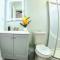 All modern Studio with private entry & parking. - براندون