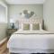 3BR Bright Mountain View Condo at Blue on Monterra