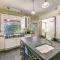 Historic Auburn House on 37 Acres with Private Lake! - أوبورن