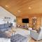 Crystal Lake Vacation Rental, 3 Mi to Betsie River