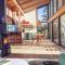 Spectacular Designer Treehouse with Mountain Views